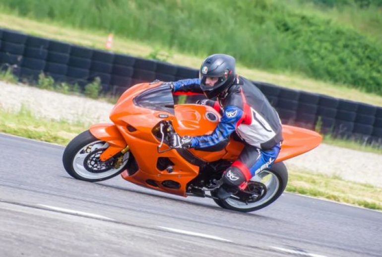 Préparation moto circuit pour motos