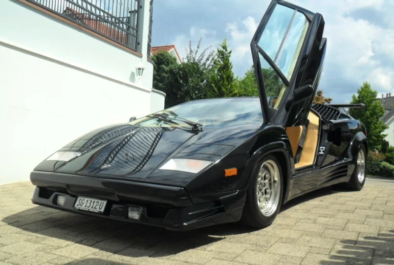 lamborghini countach prix